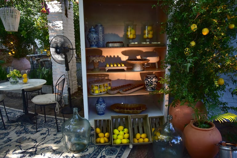 La fiesta fue decorada por Rachi Garcete recreando un estilo rústico y artesanal con frutas, muebles y flores silvestres. 