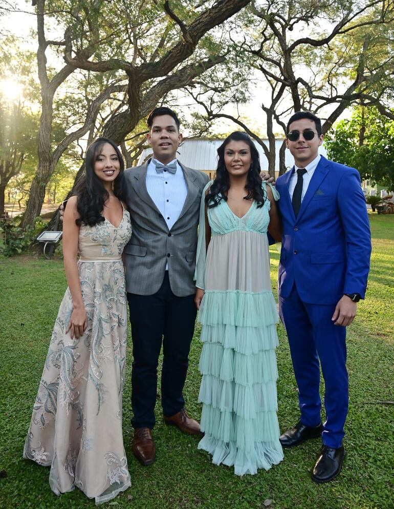 Gabriela Caballero, Maximiliano Núñez, Laura Bischoff y Maximiliano Florentín.