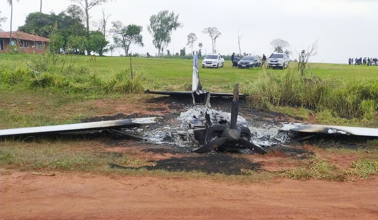 La avioneta boliviana que huyó de Misiones aterrizó y luego fue quemada a 235 kilómetros de distancia, en el límite entre Canindeyú y Caaguazú.