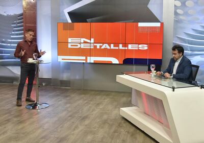 Oscar Llamosas, ministro de Hacienda, durante el programa "En detalles" con Enrique Vargas Peña.