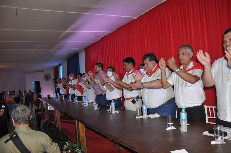 Reunión de convencionales, diputados y el vicepresidente Hugo Velázquez en San Lorenzo.