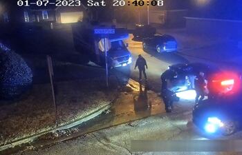 Biden “indignado” ante video de paliza de policías a joven afroamericano