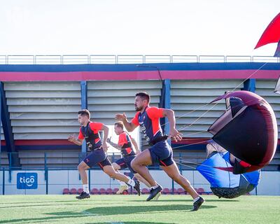 Juan Patiño, Damián Bobadilla y Fernando Fernández, en plena actividad física en la Ollita.