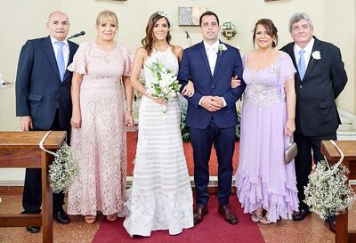 Los novios en compañía de sus padrinos Antonio Villamayor y Porfiria Cardozo de Villamayor; Bettina Madelaire y Juan Carlos Ramírez.