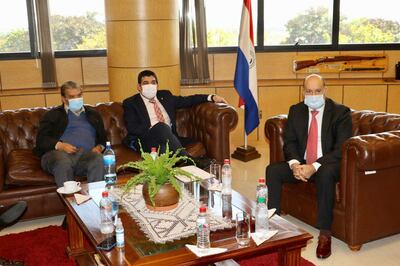 El senador José Ledesma, el vicepresidente de la República, Hugo Velázquez, y el presidente del Senado, Óscar Salomón, en la reunión realizada esta mañana (Gentileza del Senado).