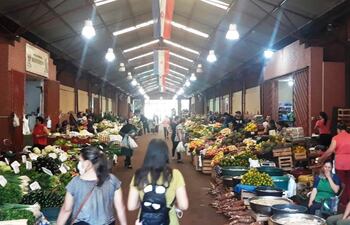 Un interesante movimiento de compradores se registró durante el primer día de feria en Ciudad del Este.