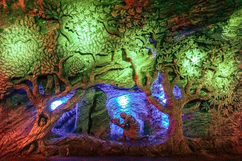 Una de las obras talladas en el interior de la mina de sal de Zipaquirá.