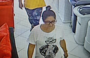 imagen de las presuntas ladronas de celulares buscados por la policía de Curuguaty