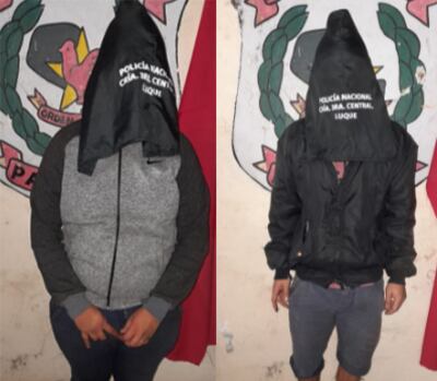 Los dos presuntos motoasaltantes detenidos.