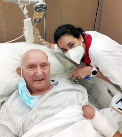 Nicola Di Bari y Milena Rolón, una enfermera paraguaya, se conocieron en el hospital donde ella trabaja desde hace años. El artista habló con ella en español e incluso cantaron juntos.