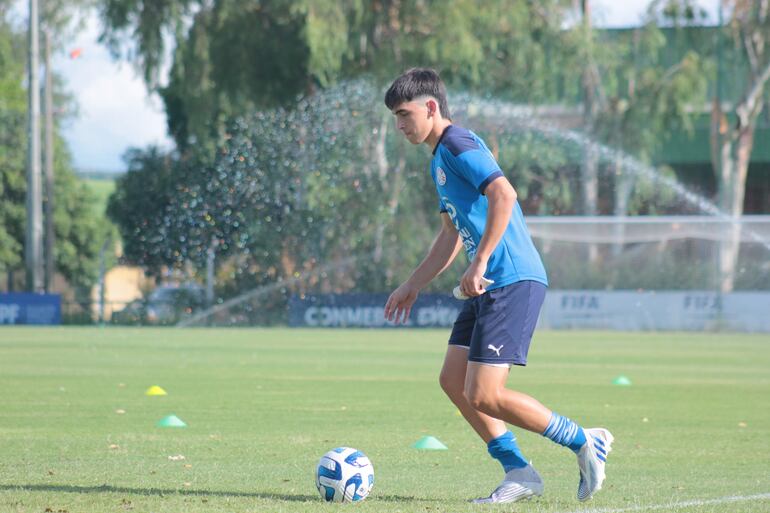 Lucas Guiñazú, defensor central de la Albirroja Sub 17