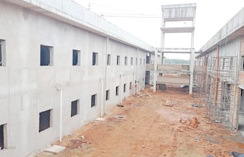 En Coronel Oviedo ya se aprecia el avance de las obras del Gran Hospital.