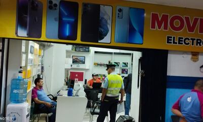 El dueño del local comercial engañó también a los intervinientes para huir.