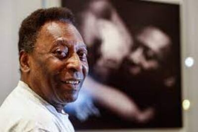 Pelé se encuentra internado de vuelta