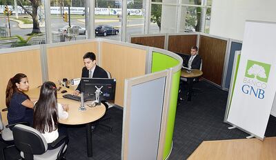 Los clientes podrán seguir usando los productos y servicios en las condiciones actuales.