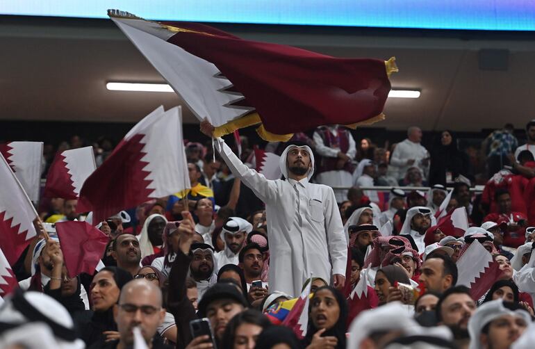 Los aficionados en el estadio Al Bayt de Al Khor de Jor, sede del partido inaugural del Mundial Qatar 2022.