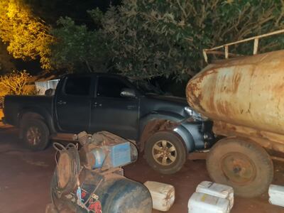 Así quedó la camioneta que se intentó robar en Domingo Martínez de Irala.