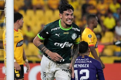 Gustavo Gómez celebra luego de anotar un gol para el Palmeiras contra el Barcelona por la Copa Libertadores.