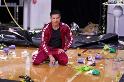 El actor Mario López como A.C. Slater durante un episodio de la serie "Saved By The Bell". En plena obsesión por dar segundas vidas a los emblemas del pasado, "Saved By The Bell", una de las series que mejor definen los años 90, ha conseguido convencer al público con una versión actualizada y que mantiene a Mario López en su reparto.