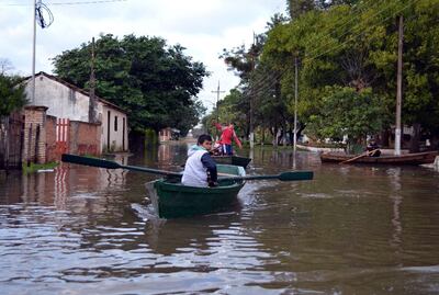 El objetivo es evitar que el Paraná afecte a las zonas bajas de Ayolas.
