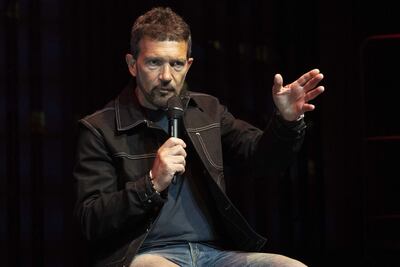 El actor Antonio Banderas, director y protagonista de la versión estrenada el pasado 17 de noviembre en su natal Málaga se refirió a algunos de los avances tecnológicos que permiten que el espectador imagine cada noche estar en la Nueva York de los años 70.