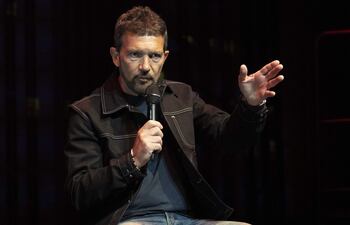 El actor Antonio Banderas, director y protagonista de la versión estrenada el pasado 17 de noviembre en su natal Málaga se refirió a algunos de los avances tecnológicos que permiten que el espectador imagine cada noche estar en la Nueva York de los años 70.