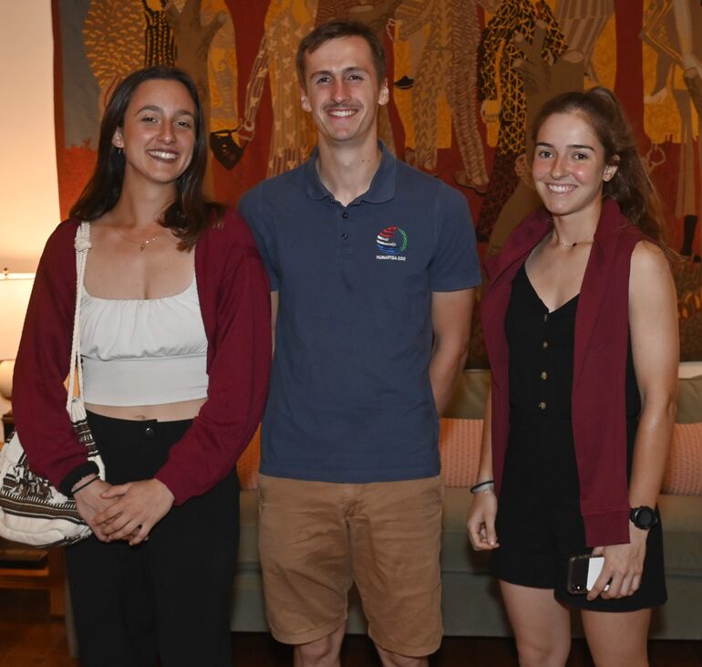 Noemie Sensacq, Hugo Bisetto y Roxane Arretche.