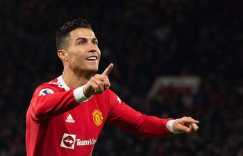Cristiano Ronaldo, 36 años, suma 801 goles en 1095 partidos oficiales en su carrera profesional.