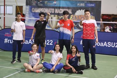 Los chicos de bádminton preparados para la fista deportiva de Odesur Asu2022.