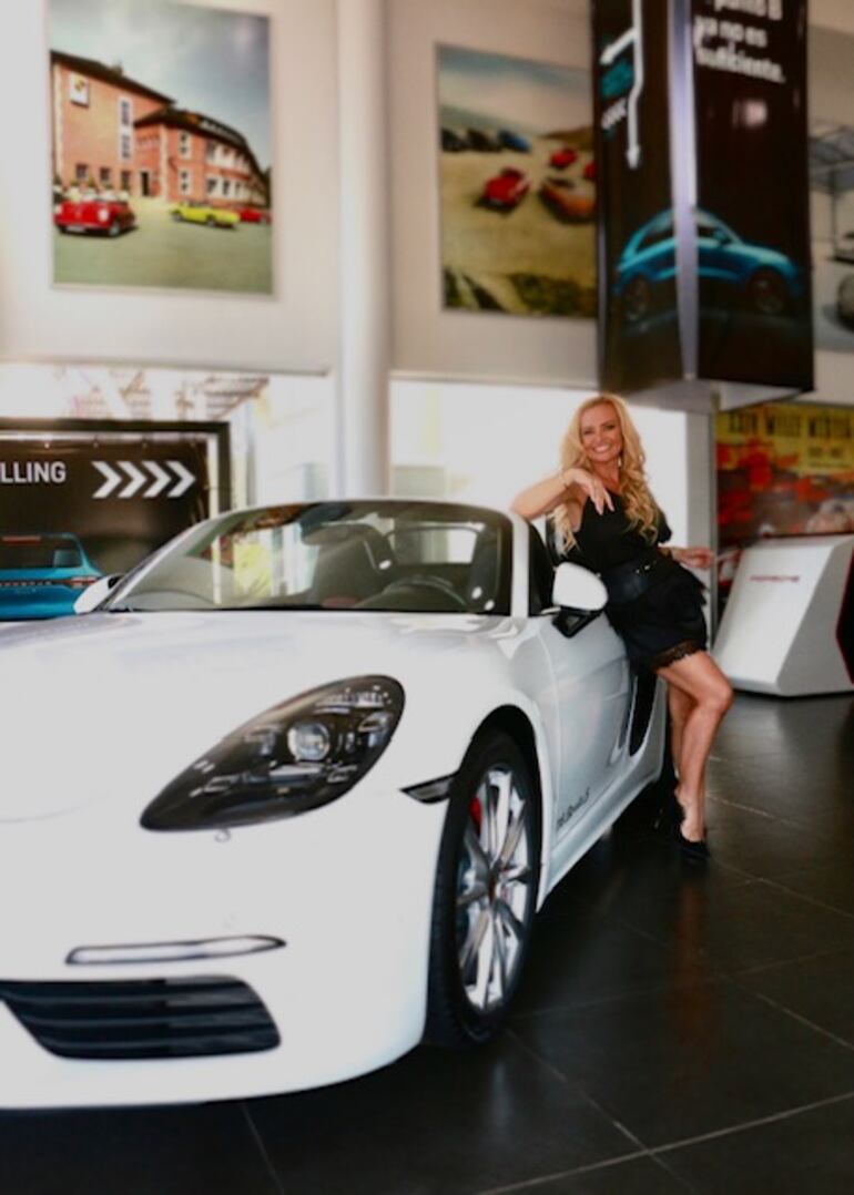 Porsche es el vehículo elegido por Sara Allinquant.