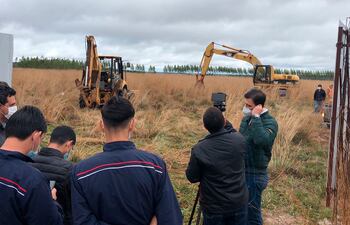 Ayer realizaron la palada inicial de las obras del Hospital de Coronel Oviedo.