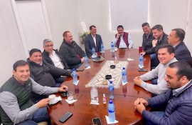 Horacio Cartes con gobernadores cartistas. Juan Carlos vera, Roberto González Vaesken, brunaga, baruja, pipo díaz verón, pedro alliana, Carlos Alcibiades Giménez Díaz