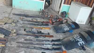 Armas incautadas en el procedimiento.