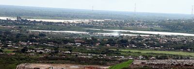 En el trazado de la Costanera Sur existen varias casas que se verán afectadas con las obras. El MOPC prevé relleno en un predio de 60 hectáreas para reubicar a las familias del lugar.