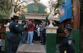 El ahora extinto Long Bar, durante una intervención hecha el año pasado.
