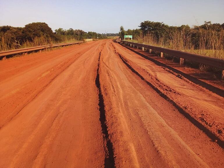 Estado del camino entre Buena Vista y Boquerón, que tiene un millonario monto para su reparación.