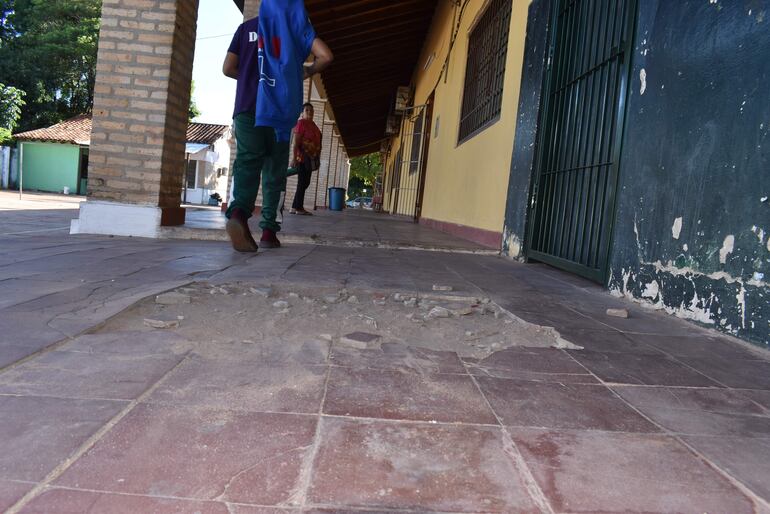 Escuela Isaac Cabrera de San Antonio, sin director y sin recursos, se encuentra en una total debacle. 