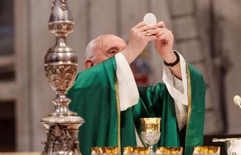 El Papa Francisco en la celebración de una misa.