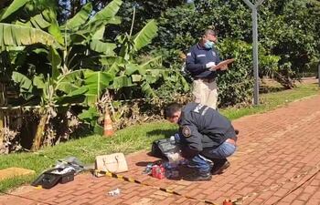 Del poder de los sospechosos detenidos se incautó dinero y documentos robados.