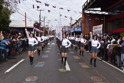 Con un colorido desfile estudiantil la ciudad de Ñemby festejó su 123 aniversario como distrito