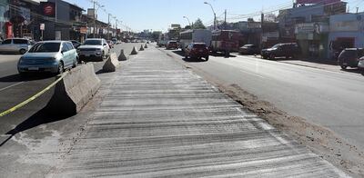 En esta foto de ayer se puede ver la pésima situación en la zona del fallido metrobús, donde el fin de semana una firma privada realizó obras, pero no se sabe en qué condiciones. Ahora hablan de otra licitación para recapado sin solucionar el desagüe pluvial.