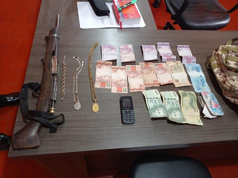 Evidencias halladas en poder de Blas Ailton Frutos Campelo, sindicado como supuesto responsable de los dos atracos