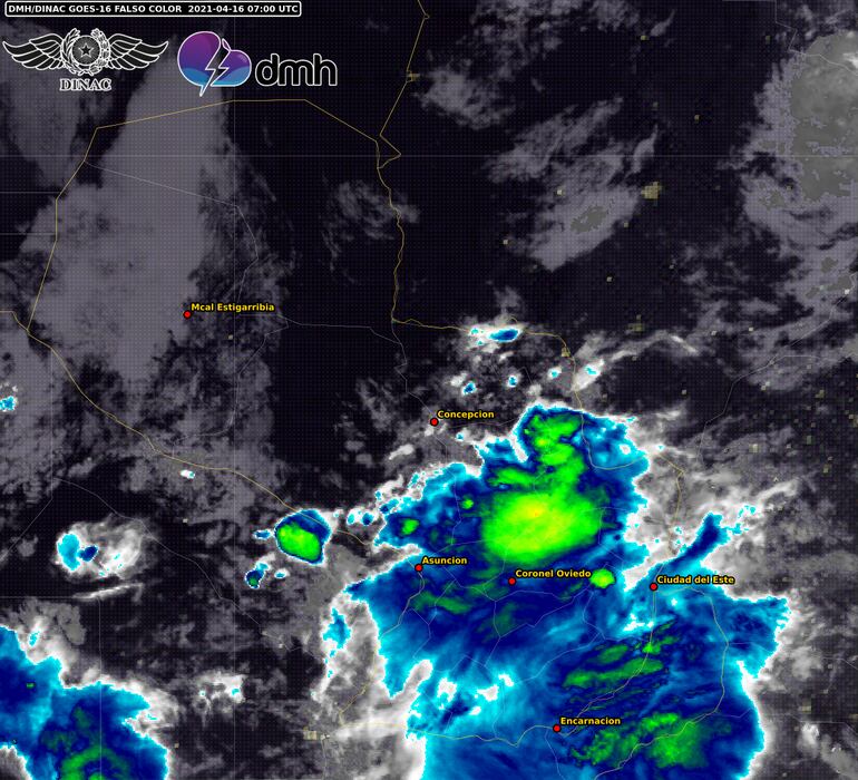 Imagen satelital que muestra el avance del sistema de tormentas sobre el territorio paraguayo.