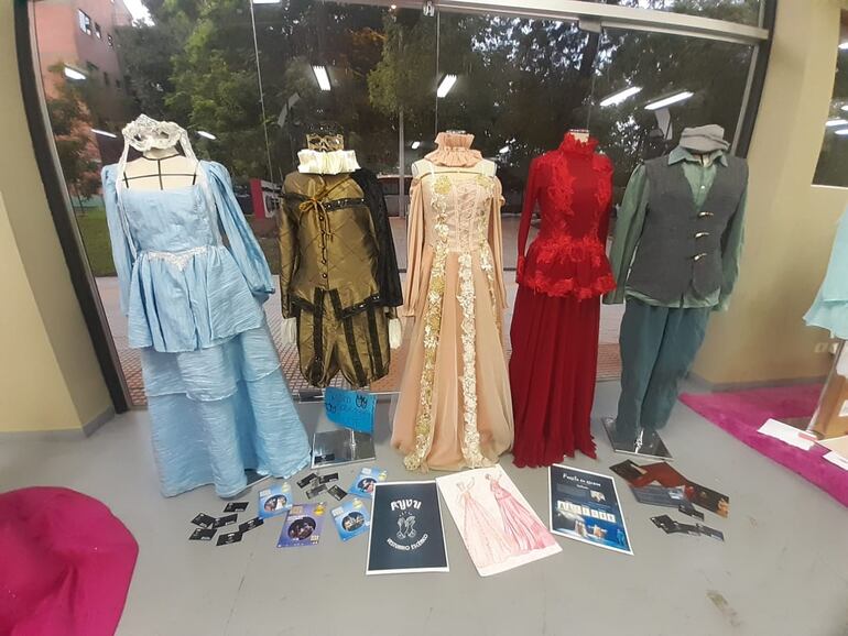 Las prendas de vestir acapararon la atención de los presentes.