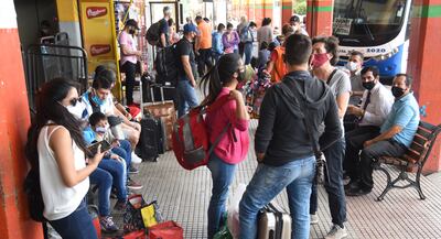 Entre arribos y salidas, pasaron unas 20.500 personas el viernes y unas 20.000 personas el sábado. El domingo se registró el paso de 12.000 personas.