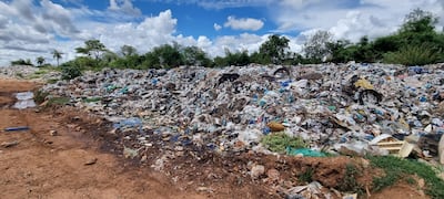 De esta manera se encuentra el vertedero de basuras de la ciudad de San Juan Bautista, Misiones, que fue intervenido por la Fiscalía del Medio Ambiente, en la tarde de este marte, tras denuncia de contaminación ambiental.