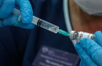 La farmacéutica india Dr. Reddy's Laboratories afirmó este sábado que el regulador de la nación asiática ha dado el visto bueno a los ensayos clínicos de la vacuna rusa contra la COVID-19,