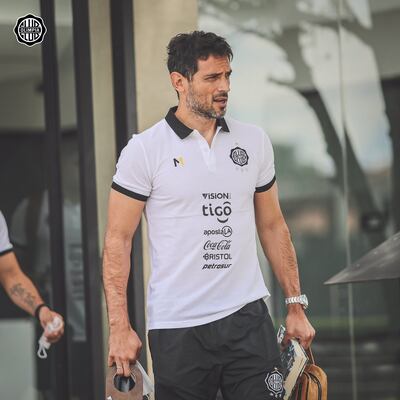 Santa Cruz tiene contrato con Olimpia hasta fin de año.