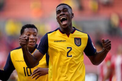 Félix Torres grita su gol marcado ante Paraguay, en la victoria 2-0 de Ecuador.