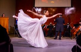 La primera bailarina del Ballet de Uninorte, Carmen González Cano, presentará un fragmento de "El Cascanueces" en el Auditorio del Amba'y.
